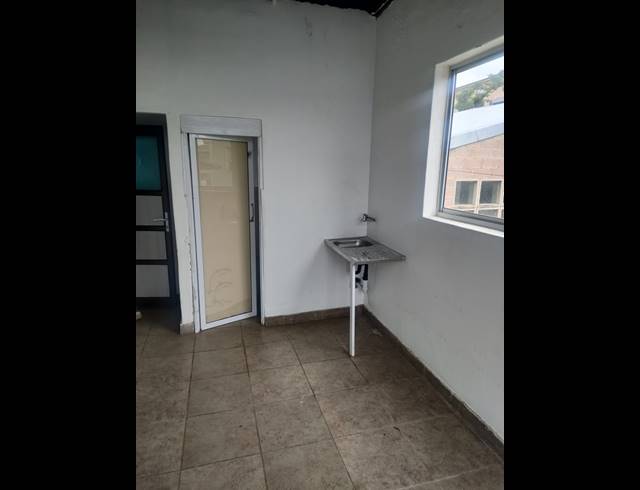 110M² BUSINESS TO LET IN SILVERGLEN